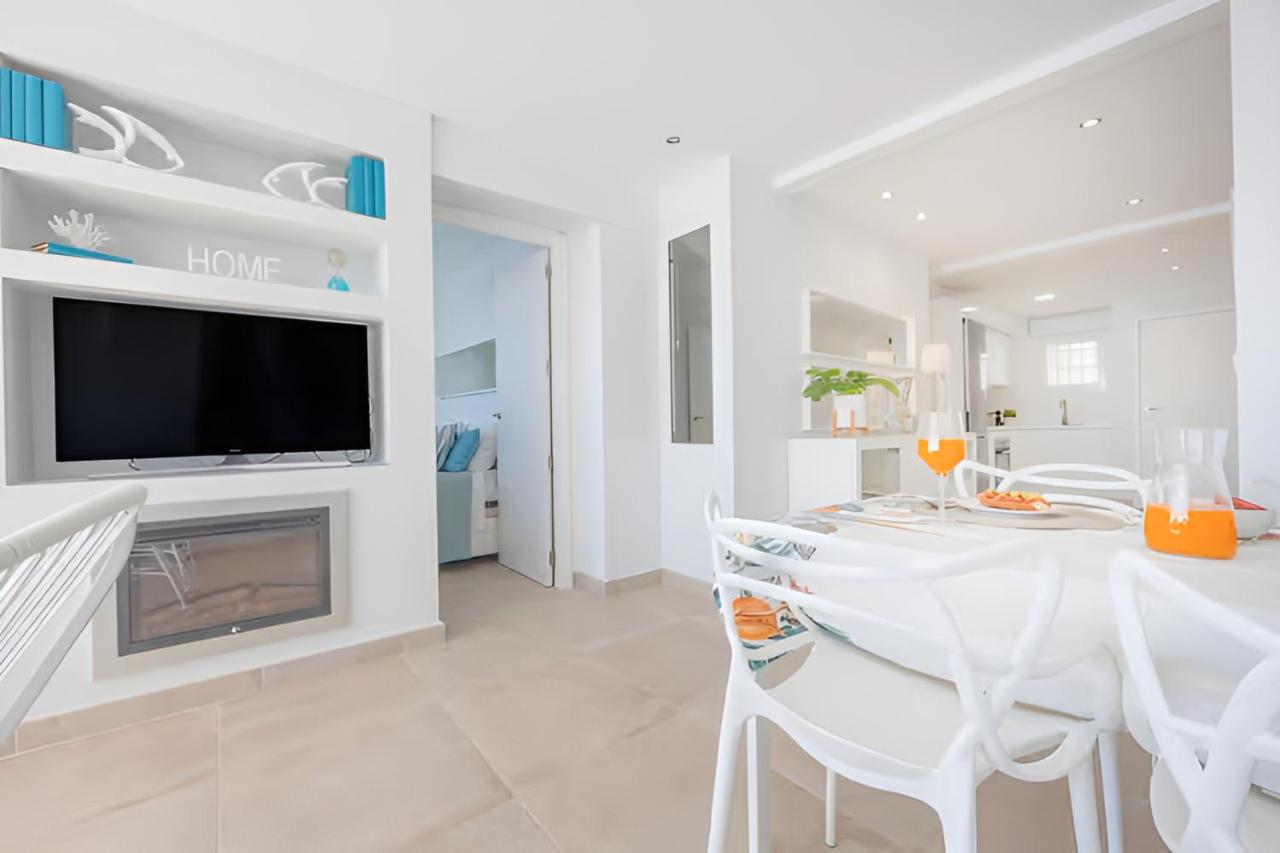 Mesa de comedor y mueble de televisión